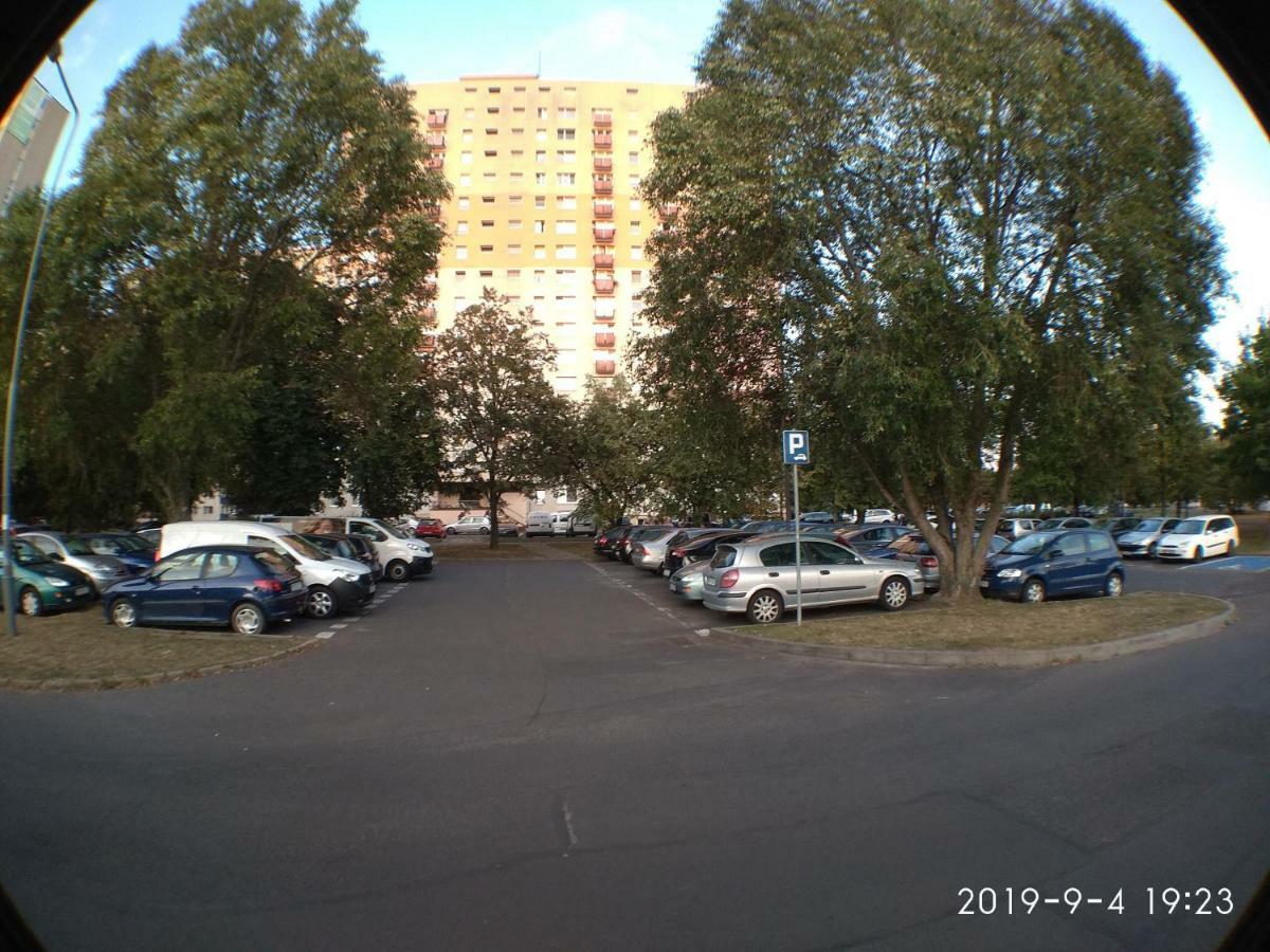 2020 Zwyciestwa 18 - Mieszkanie / Kawalerka / Studio Poznan Dış mekan fotoğraf
